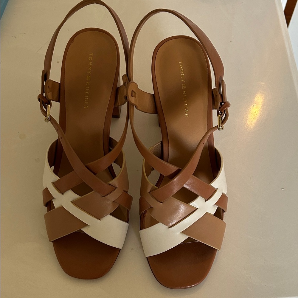 Tommy Hilfiger Tan and White Strappy Sandals size 8.5